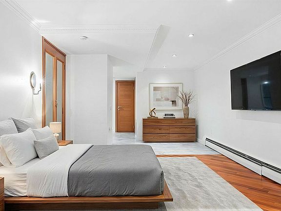5th image of 303 W 80th St APT 1A