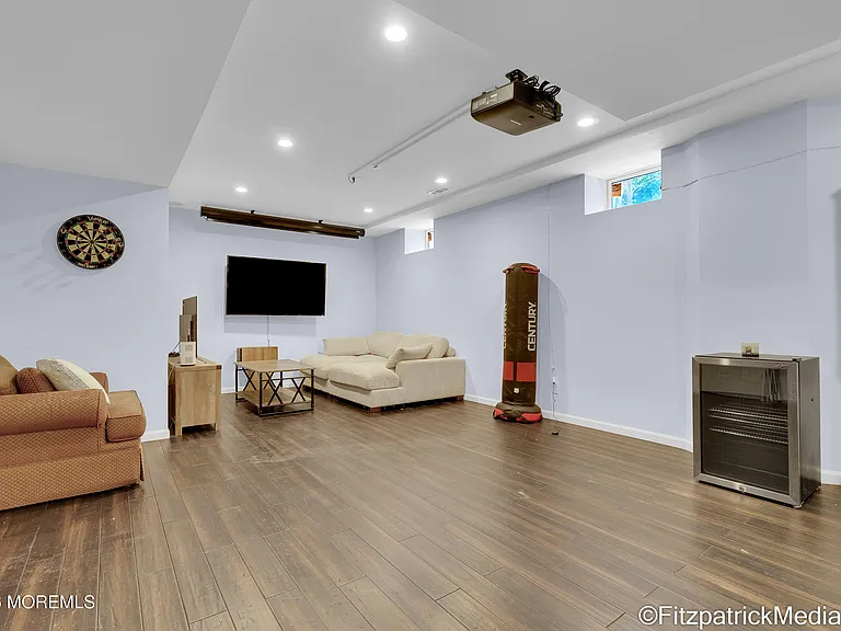 331 Richmond Ave — Photo 18
