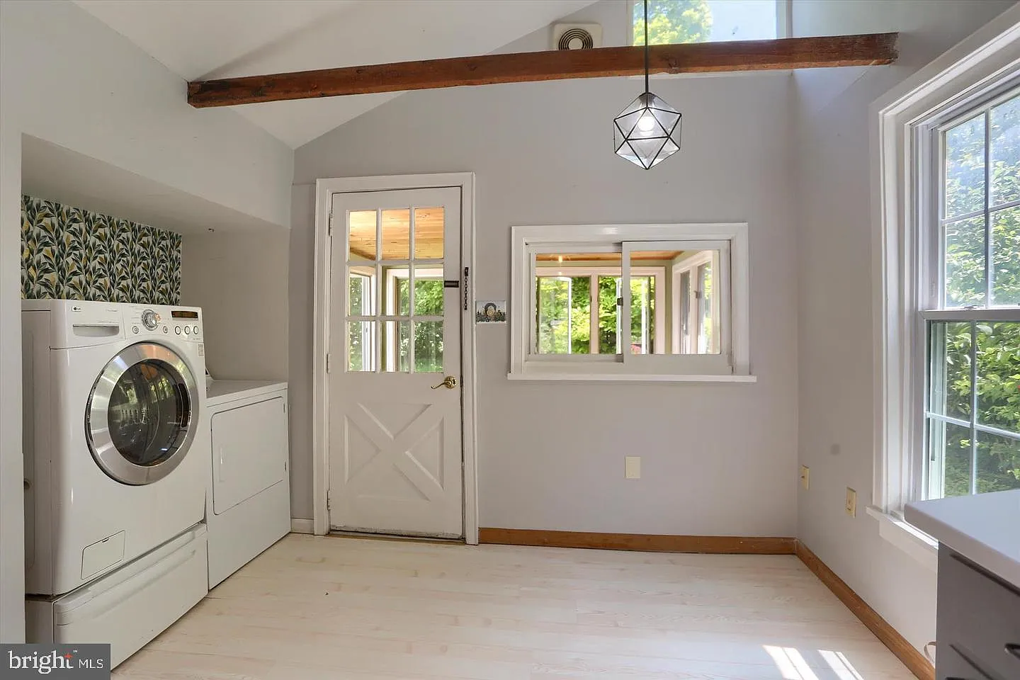 3 bed, 1.0 bath, 1600 sqft, $1,870 — Photo 4