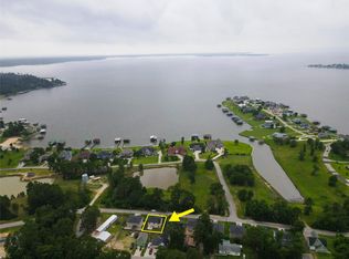 940 Cedar Point Dr, Livingston, TX 77351