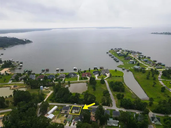 940 Cedar Point Dr, Livingston, TX 77351