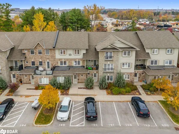 53 Ferndale Dr S #9, Barrie, ON L4N 5W9