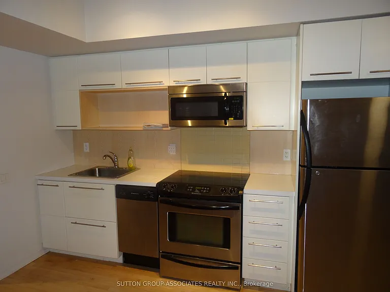 25 Carlton St #304 — Photo 7