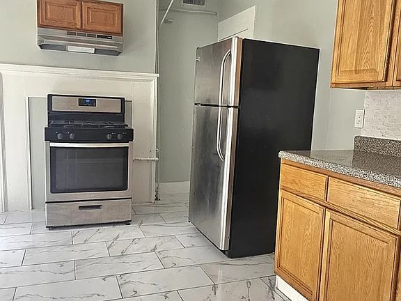 2nd image of 611 Elm St #B