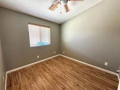 2452 W Tamarisk Ave — Photo 8