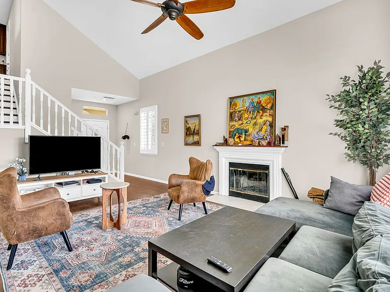 2451 Cherry Hills Dr — Photo 8