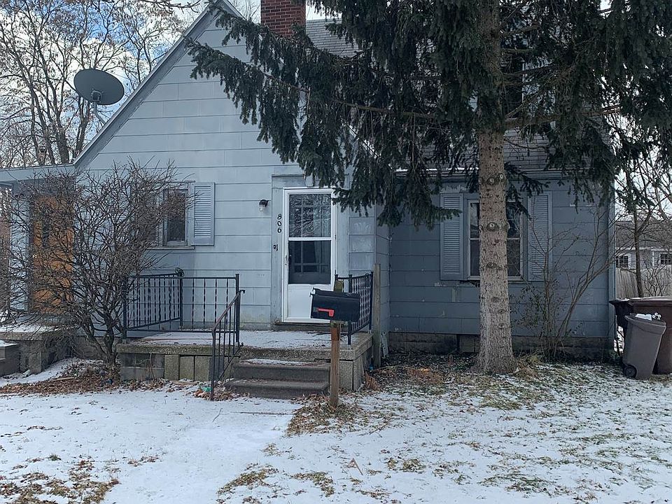 1st image of 806 E Carpenter St