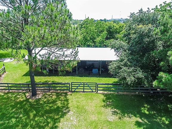 5th image of 635 Westwood Cir