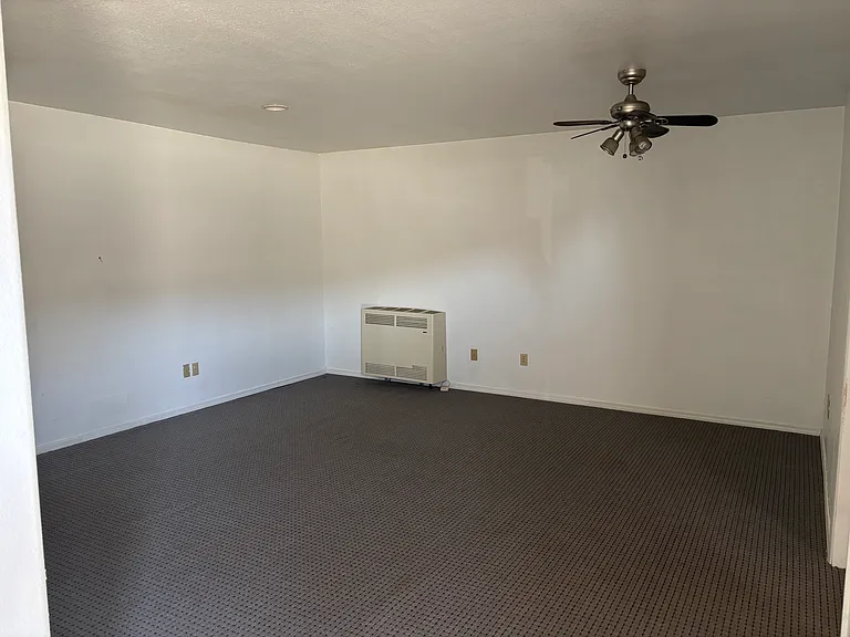 995 Railroad Ave #F — Photo 2
