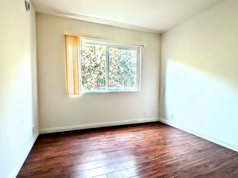 1811 Tamarind Ave — Photo 37
