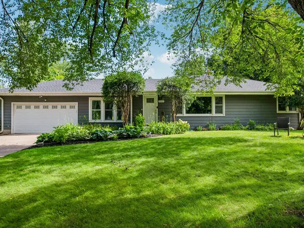 9222 W 22nd Ln, St Louis Park, MN 55426
