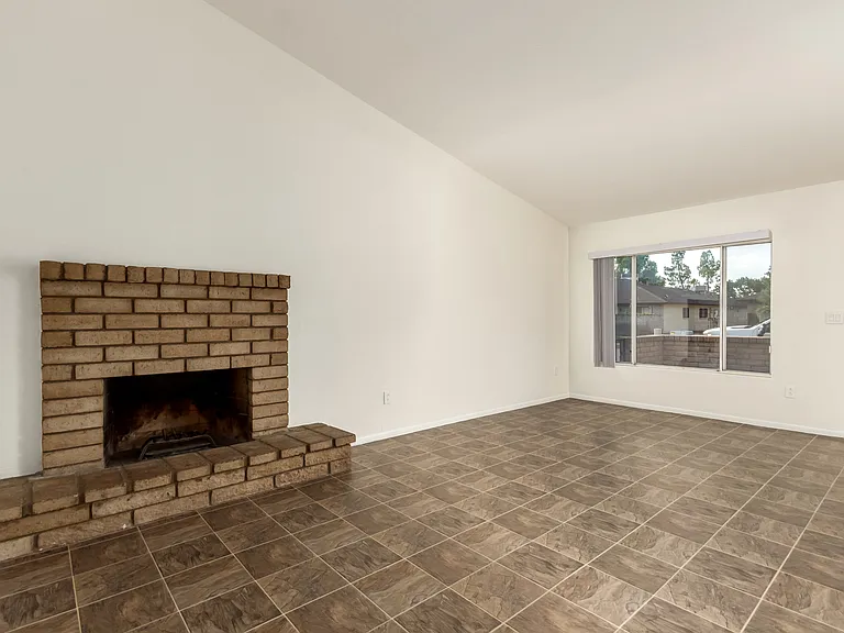 27 W Concorda Dr #104 — Photo 8