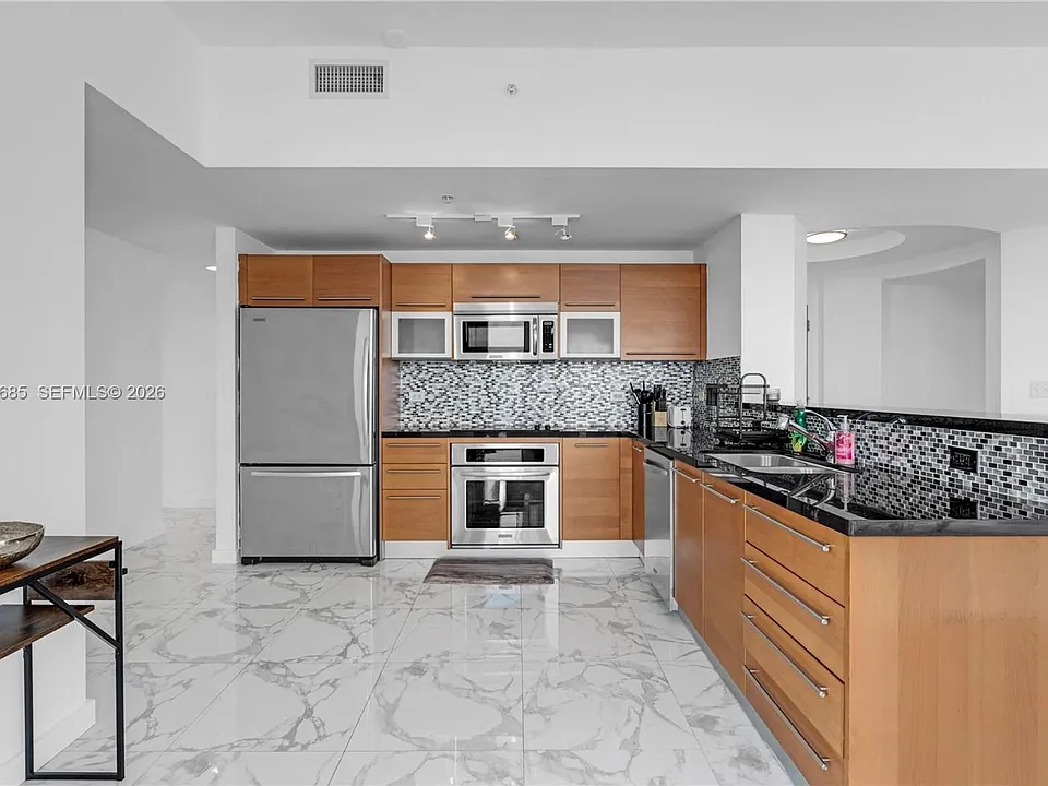 244 Biscayne Blvd #4708