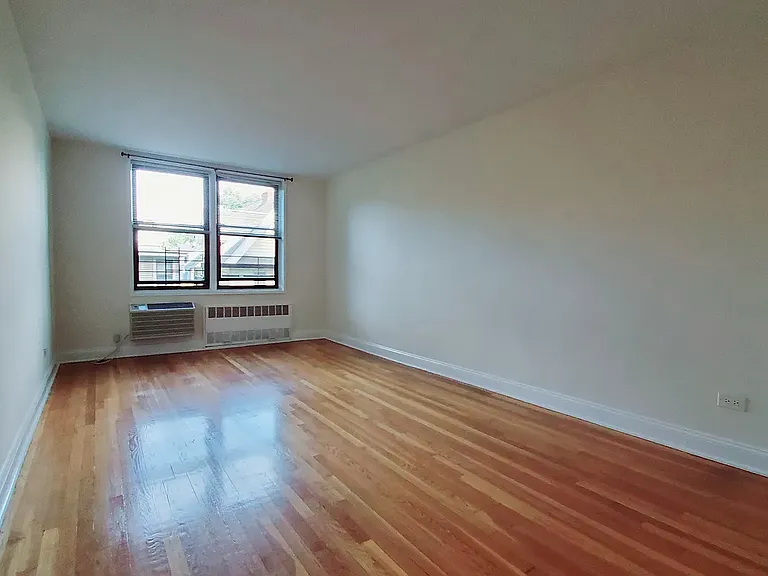 60 Turner Pl #5L — Photo 4
