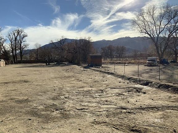 2nd image of 2448 Longview Dr