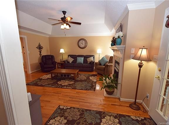 5th image of 1458 Weatherwood Dr