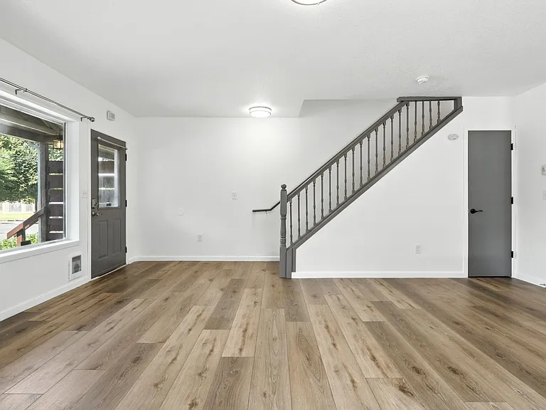 10033 N Lombard St — Photo 9