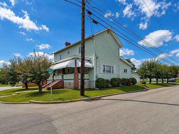 3rd image of 108 Railroad Ave