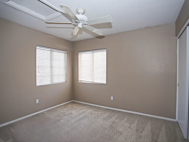 842 N Naples Dr — Photo 34