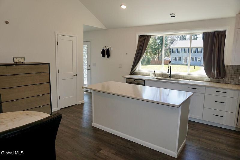 4th image of 47 Locust Ridge Drive
