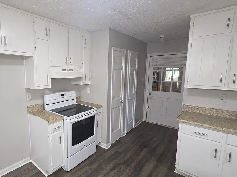 2902 Jordan Forest Trl — Photo 4