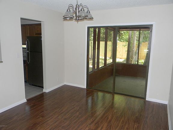 5th image of 8128 Weybridge Dr