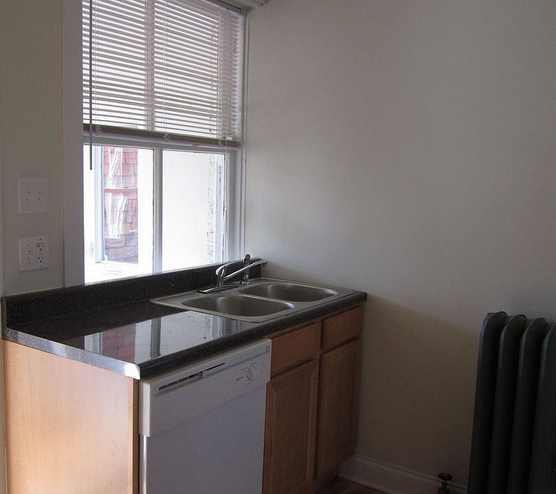 1st image of 3657 N Bosworth Ave #3