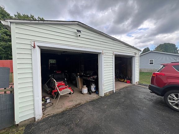 2nd image of 749 Leberman Ave