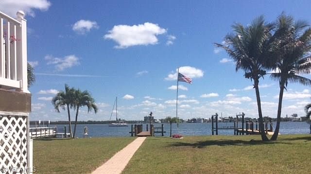 2nd image of 435 Estero Blvd