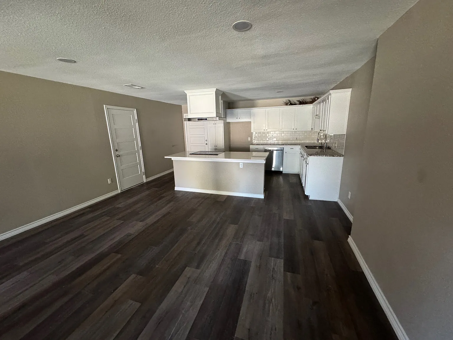605 South Ridgeway Drive - 1 — Photo 3
