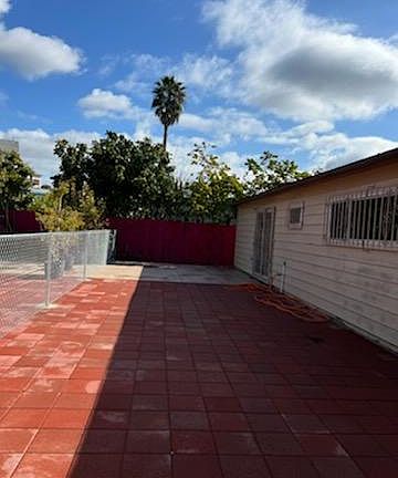 3rd image of 2518 Crandall Dr