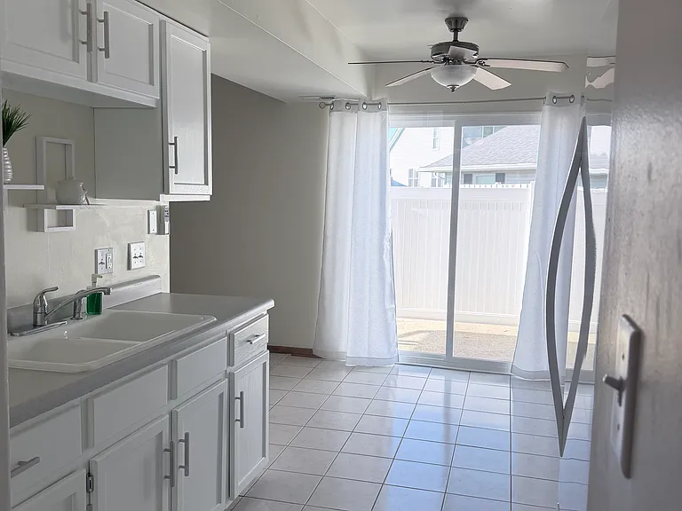 2333 Aster Dr — Photo 3