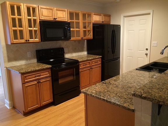 3rd image of 206 SE Madison Cir N