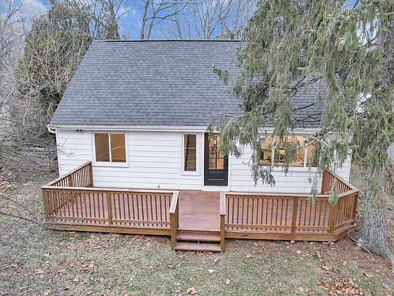 3rd image of 4374 Scenic Dr