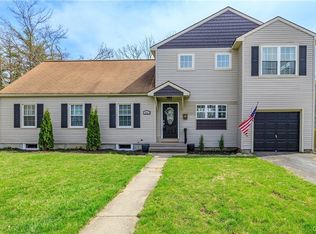 211 Ambergate Rd, Syracuse, NY 13214