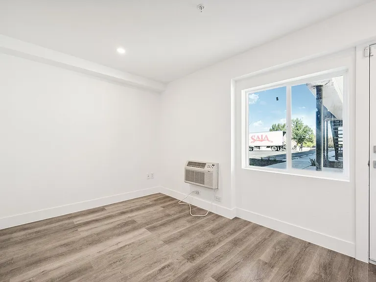 11800 E Colfax — Photo 19