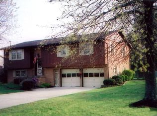 156 Windsor Dr, Mineral Wells, WV 26150