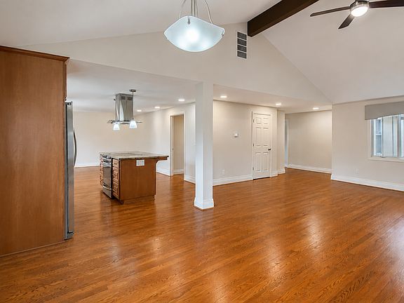 4th image of 32 Condolea Dr