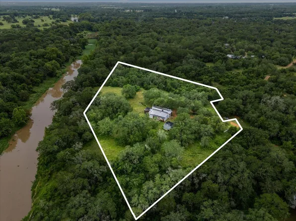 200 Desiderata Dr, Smithville, TX 78957