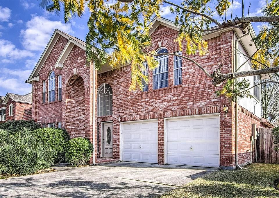 1st image of 26900 Castlecliff Ln