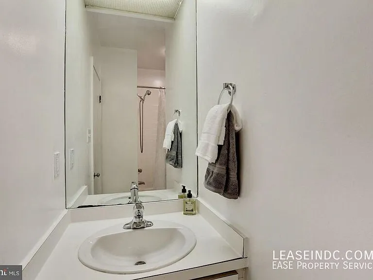 410 11th St NE #17 — Photo 20