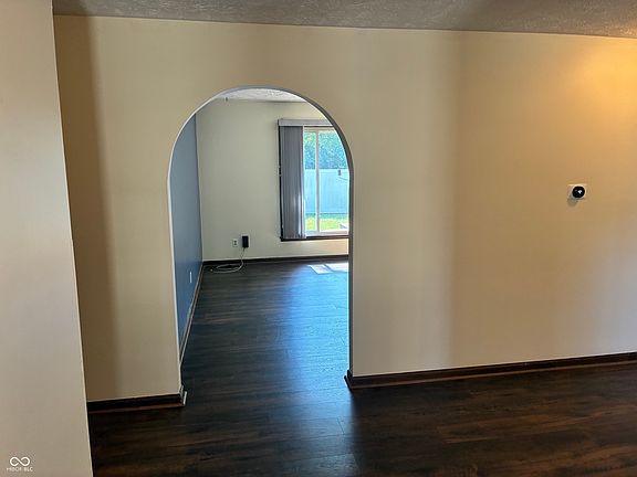 4th image of 4003 W Fairview Rd