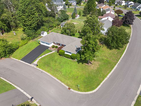 3rd image of 2 Somerset Dr