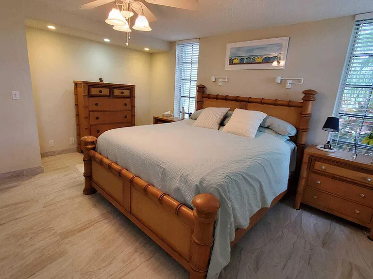 3800 Oaks Clubhouse Dr #112 — Photo 9