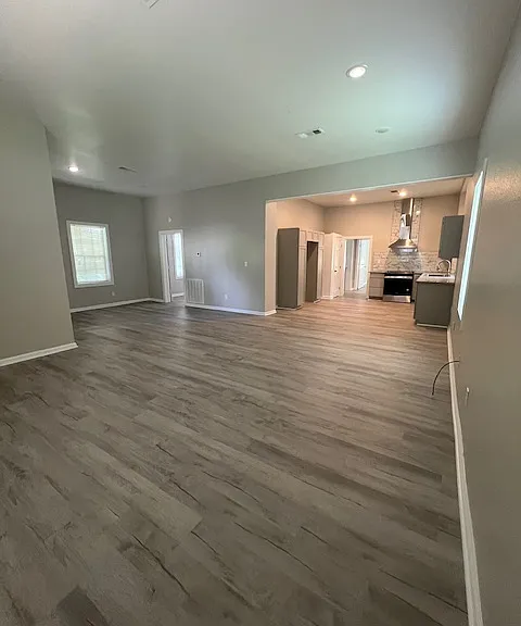 2915 Magnolia St — Photo 2