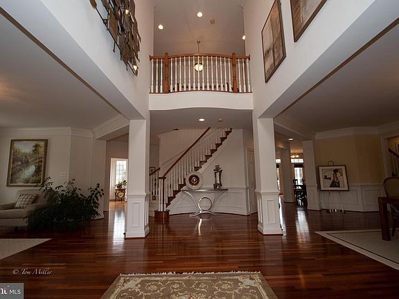 4th image of 701 Wilson Green Ct