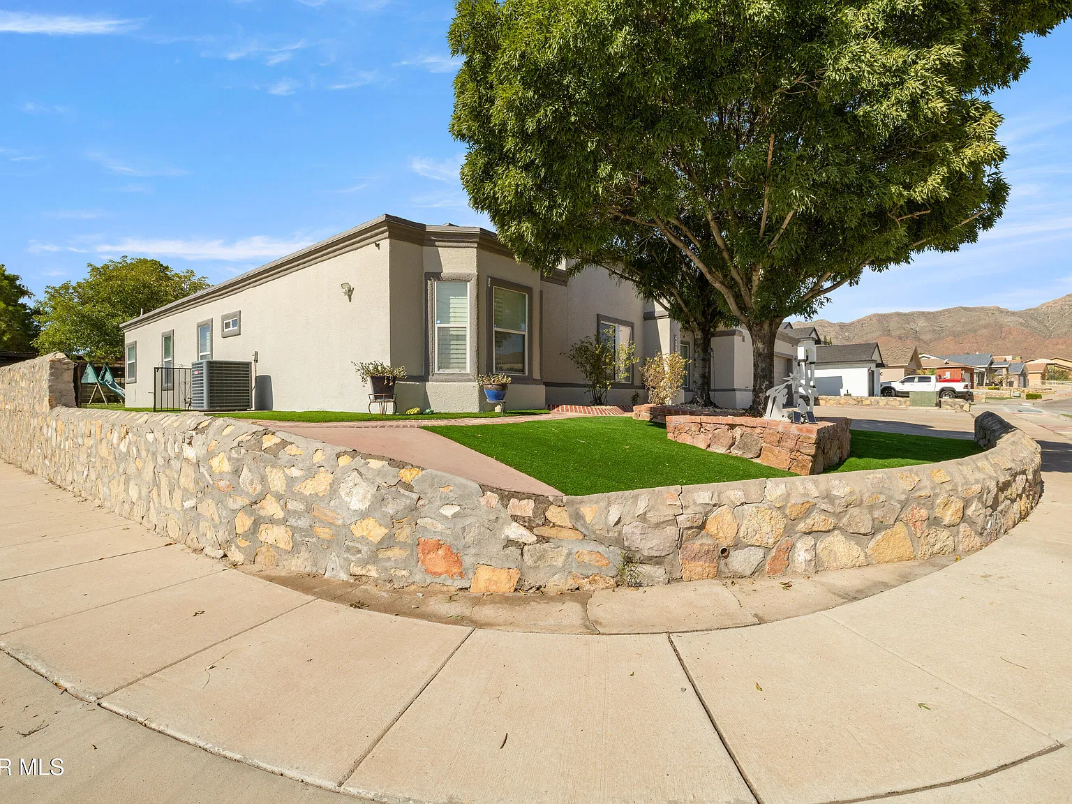 4 bed, 3.0 bath, 2662 sqft, $2,800 — Photo 4