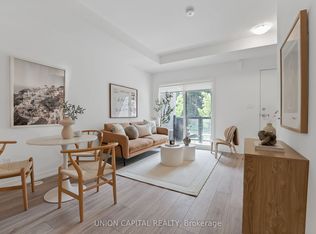 26 Lytham Green Cir #6, Newmarket, ON L3Y 0H3