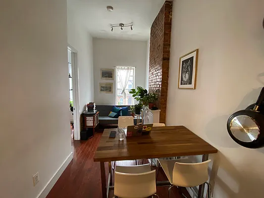 Rented by Premier Metro Realty Corp | media 20