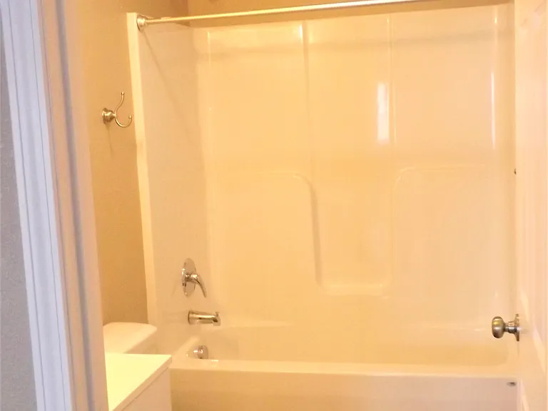 2 Bedroom 1 Bath — Photo 6